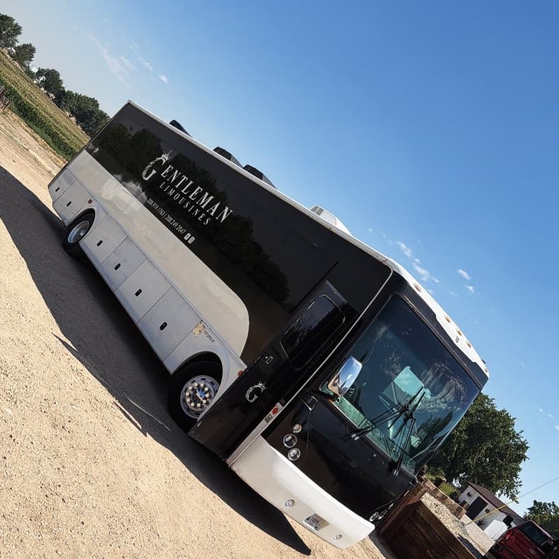 GENTLEMAN LIMOUSINES LLC - Transportation provider in Nampa