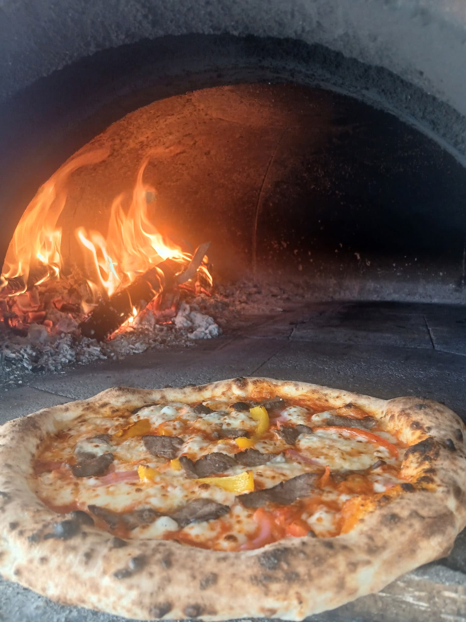 Red ember pizza photo 3